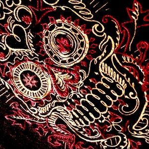 Lucky Brand Tee Embroidered Skull Design Short-Sleeve Top Size Medium